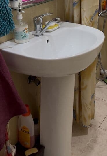 Ağ rəngli keramika materialından hazırlanmış, ayaqlı postament lalafo.az -da Ağ rəngli keramika materialından hazırlanmış, ayaqlı postament