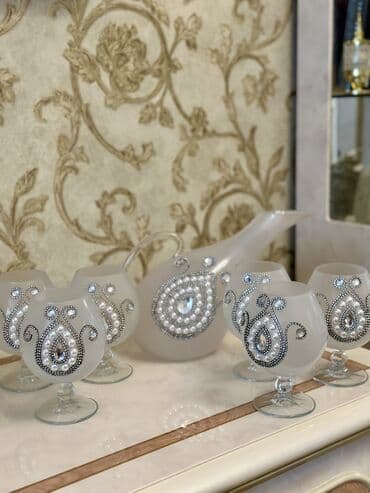 Qasli mat qrafin desti 6 qedeh ile birlikde satilir. Ideal lalafo.az -da Qasli mat qrafin desti 6 qedeh ile birlikde satilir. Ideal