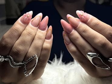 Gel manikür və dırnaq dizaynı xidməti - Uzadılmış badam formalı at lalafo.az Gel manikür və dırnaq dizaynı xidməti - Uzadılmış badam formalı