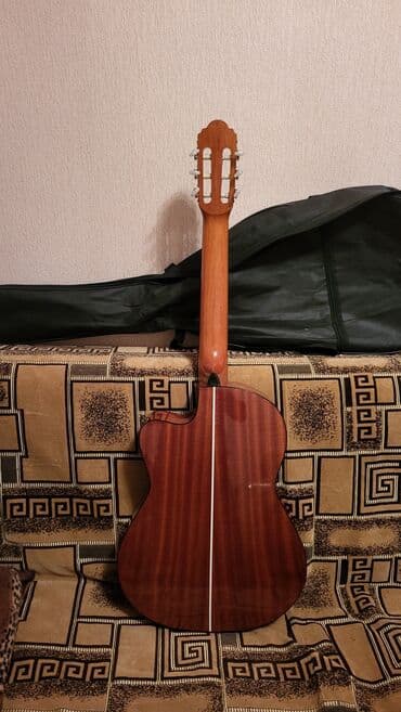 Klassik gitara – kəsimli (cutaway) korpusla - Korpus: parlaq laklı lalafo.az -da Klassik gitara – kəsimli (cutaway) korpusla - Korpus: parlaq laklı