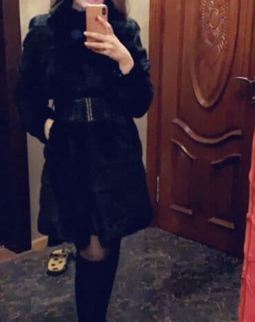 Qadınlar üçün qara qısa kürk/plasz̧ - Dizdən yuxarı uzunluq, A-kəsim lalafo.az -da Qadınlar üçün qara qısa kürk/plasz̧ - Dizdən yuxarı uzunluq, A-kəsim