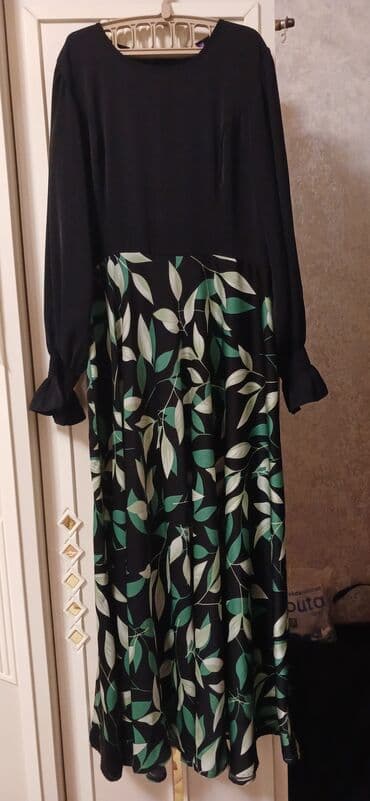 Qadın geyimi – uzun don - Rəng: üst hissə qara, ətək hissəsi yaşıl-ağ lalafo.az -da Qadın geyimi – uzun don - Rəng: üst hissə qara, ətək hissəsi yaşıl-ağ