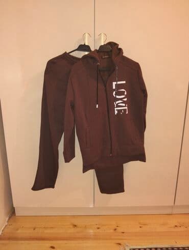 Qəhvəyi rəngdə idman dəsti - 2 hissəli: kapüşonlu, fermuarlı svitşot lalafo.az -da Qəhvəyi rəngdə idman dəsti - 2 hissəli: kapüşonlu, fermuarlı svitşot