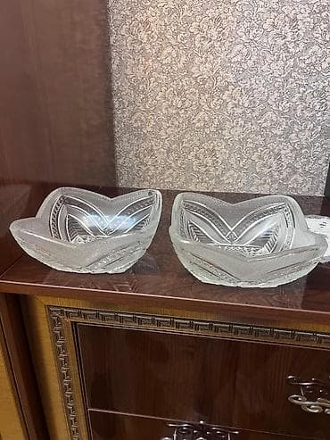Kəsimli xrustal qab dəsti - Dəst tərkibi: - 2 ədəd dörd ləçək lalafo.az -da Kəsimli xrustal qab dəsti - Dəst tərkibi: - 2 ədəd dörd ləçək