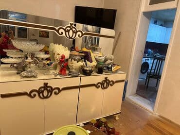 Klassik üslubda dekorativ güzgülü bufet/konsol dəsti. - Ön hissədə lalafo.az -da Klassik üslubda dekorativ güzgülü bufet/konsol dəsti. - Ön hissədə