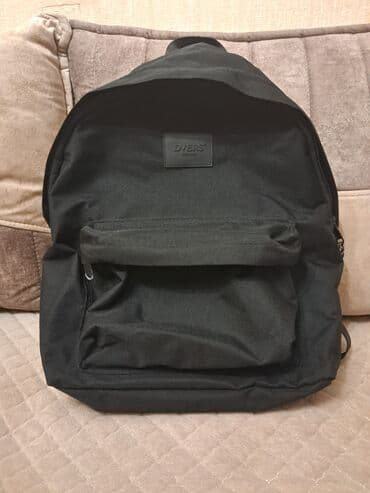 DV’ERS markalı, tək rəngli, qara rəngli kürək çantası. Bu sırt çantası lalafo.az -da DV’ERS markalı, tək rəngli, qara rəngli kürək çantası. Bu sırt çantası