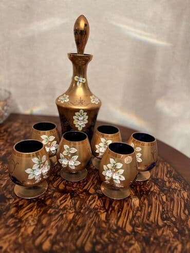 Qızılı dekorlu şüşə likyor dəsti - Komplekt: 1 qapaqlı qrafin + 6 lalafo.az -da Qızılı dekorlu şüşə likyor dəsti - Komplekt: 1 qapaqlı qrafin + 6