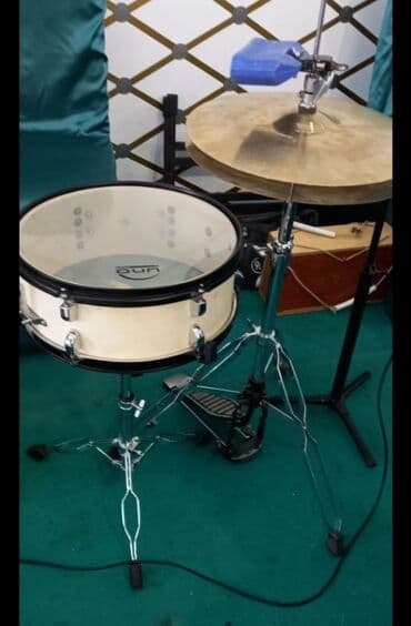 Zərb alətləri seti – snare və hi-hat - Snare baraban: ağ korpus lalafo.az -da Zərb alətləri seti – snare və hi-hat - Snare baraban: ağ korpus