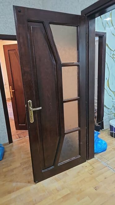Taxta iç otaq qapısı - Material: tünd rəngli, massiv taxta karkas və lalafo.az -da Taxta iç otaq qapısı - Material: tünd rəngli, massiv taxta karkas və