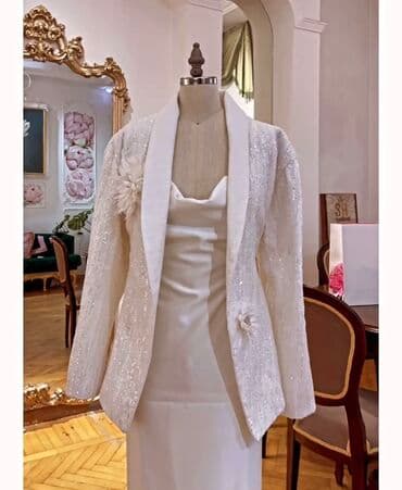 Qara sade donla birge satilir. Cox bahali parcadan tikilib blezer lalafo.az -da Qara sade donla birge satilir. Cox bahali parcadan tikilib blezer