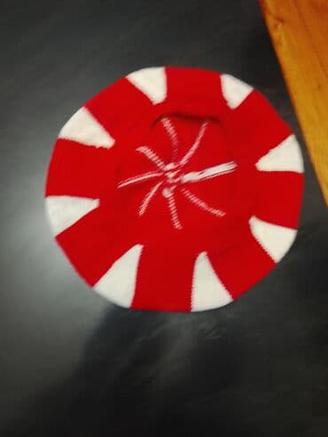 Qırmızı-ağ beret (toxunma) - Dizayn: Spiral naxışlı, qırmızı və ağ lalafo.az -da Qırmızı-ağ beret (toxunma) - Dizayn: Spiral naxışlı, qırmızı və ağ