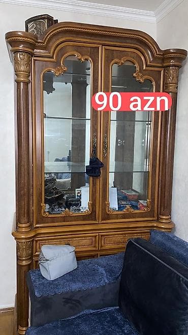 Klassik üslubda vitrin skaf - Material: taxta korpus, şüşə vitrin lalafo.az -da Klassik üslubda vitrin skaf - Material: taxta korpus, şüşə vitrin