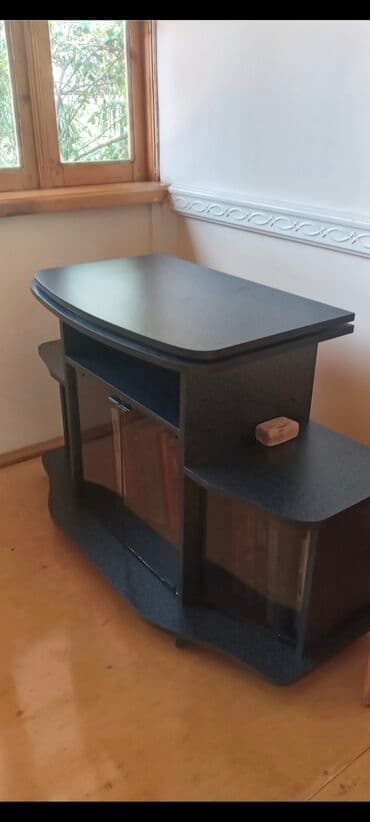 İşlənmiş, Düz TV altlığı, Polkalı, Şüşəli lalafo.az -da İşlənmiş, Düz TV altlığı, Polkalı, Şüşəli