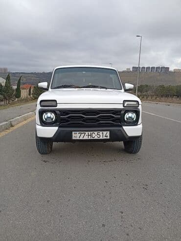 Model: Lada Niva (VAZ 2121 seriyası) Kuzov: 3 qapılı SUV, ağ rəng lalafo.az -da Model: Lada Niva (VAZ 2121 seriyası) Kuzov: 3 qapılı SUV, ağ rəng