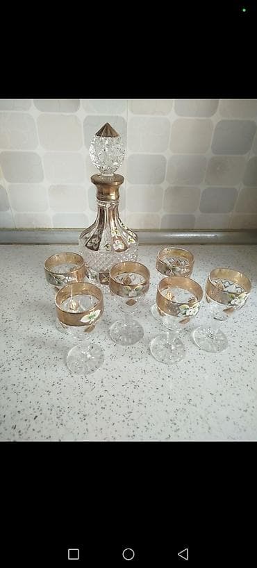 Klassik şüşə likör dəsti - 1 ədəd qapaqlı karaf və 6 ədəd badədən lalafo.az -da Klassik şüşə likör dəsti - 1 ədəd qapaqlı karaf və 6 ədəd badədən