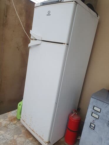 2 qapılı Indesit Soyuducu Satılır, rəng - Ağ, Təkərli lalafo.az -da 2 qapılı Indesit Soyuducu Satılır, rəng - Ağ, Təkərli