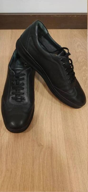 İdman stilli ayaqqabı. Türkiyə istehsalıdır. Üstü qalın lakin yumşaq lalafo.az -da İdman stilli ayaqqabı. Türkiyə istehsalıdır. Üstü qalın lakin yumşaq