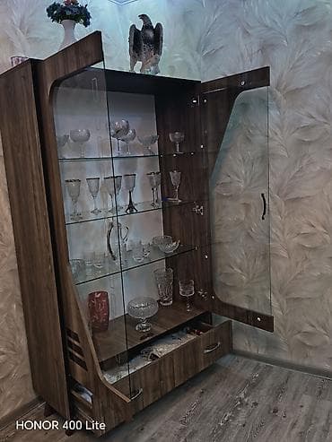 Təcilli satılır Şüşəli vitrin dolabı (laminat/MDFlam görünüşlü), ön lalafo.az -da Təcilli satılır Şüşəli vitrin dolabı (laminat/MDFlam görünüşlü), ön