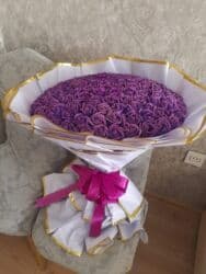 Букетные цветы: Böyük ölçülü, xüsusi dizayn bənövşəyi qızılı parıltılı qızılgül at lalafo.az — 1 Букетные цветы: Böyük ölçülü, xüsusi dizayn bənövşəyi qızılı parıltılı qızılgül — 1