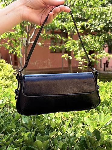 Qara dəri çiyin çantası Za model– baguette stili - Klassik minimal lalafo.az -da Qara dəri çiyin çantası Za model– baguette stili - Klassik minimal
