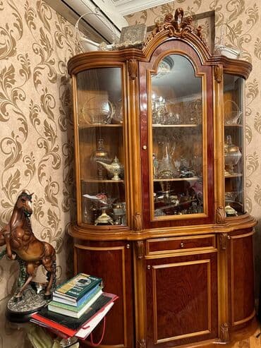Klassik üslubda taxta qonaq otağı mebel dəsti - Vitrin: Şüşəli lalafo.az -da Klassik üslubda taxta qonaq otağı mebel dəsti - Vitrin: Şüşəli