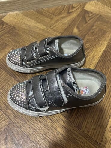 30 ölçü qız ayakkabısı Türk malı Az geyilib lalafo.az -da 30 ölçü qız ayakkabısı Türk malı Az geyilib