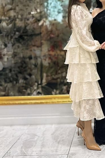 Zərif ziyafət geyimi, bej rəng, bel hissəsi rezinli. Kəmərli. 1 dəfə lalafo.az -da Zərif ziyafət geyimi, bej rəng, bel hissəsi rezinli. Kəmərli. 1 dəfə