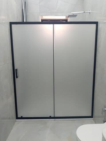 Qara çərçivəli, buzlu şüşədən olan duş kabinəsi. Sürüşən qapıları var lalafo.az -da Qara çərçivəli, buzlu şüşədən olan duş kabinəsi. Sürüşən qapıları var