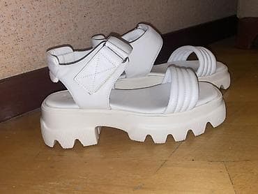 “Gate" brendindən yay üçün ağ platform sandal! Ölçüsü: 40 Cəmi 1-2 lalafo.az -da “Gate" brendindən yay üçün ağ platform sandal! Ölçüsü: 40 Cəmi 1-2