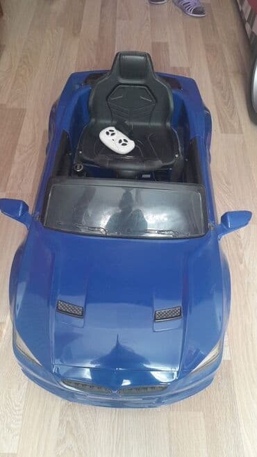 Uşaqlar üçün nəzərdə tutulmuş mavi rəngli elektrikli avtomobil. Bu lalafo.az -da Uşaqlar üçün nəzərdə tutulmuş mavi rəngli elektrikli avtomobil. Bu