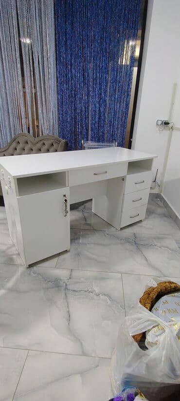 Sifarişlə işçi masaları: Təcili !!!Ağ rəngli geniş iş/kompüter masası - Material: laminat/LDSP lalafo.az -da — 8 Sifarişlə işçi masaları: Təcili !!!Ağ rəngli geniş iş/kompüter masası - Material: laminat/LDSP — 8