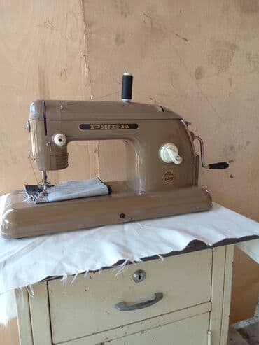 Tikiş maşınları.Normal işləyirlər. Qiymət birinə aiddir Ünvan lökbatan lalafo.az -da Tikiş maşınları.Normal işləyirlər. Qiymət birinə aiddir Ünvan lökbatan