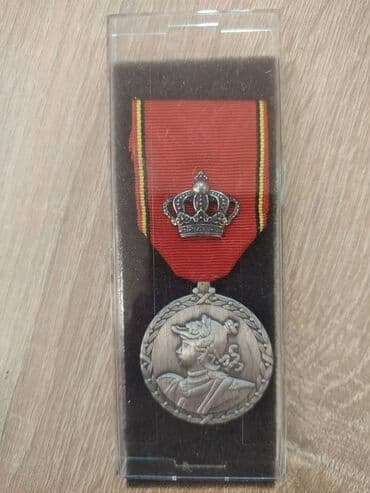 Məhsul: Zərif bəzəkli nişan/medal Təsvir: - Gümüş tonlarda dairəvi lalafo.az -da Məhsul: Zərif bəzəkli nişan/medal Təsvir: - Gümüş tonlarda dairəvi