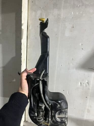 Avtomobil üçün şüşə suyu (yuyucu) çəni və nasos komplekti - Material lalafo.az -da Avtomobil üçün şüşə suyu (yuyucu) çəni və nasos komplekti - Material