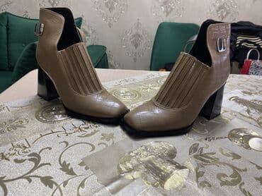 Qadın ayaqqabısı – zərif topuqlu bot - Rəng: bej/qəhvəyi ton - lalafo.az -da Qadın ayaqqabısı – zərif topuqlu bot - Rəng: bej/qəhvəyi ton -