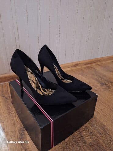 Qadın üçün klassik stilettolar - Rəng: qara - Material: süet effektli lalafo.az -da Qadın üçün klassik stilettolar - Rəng: qara - Material: süet effektli