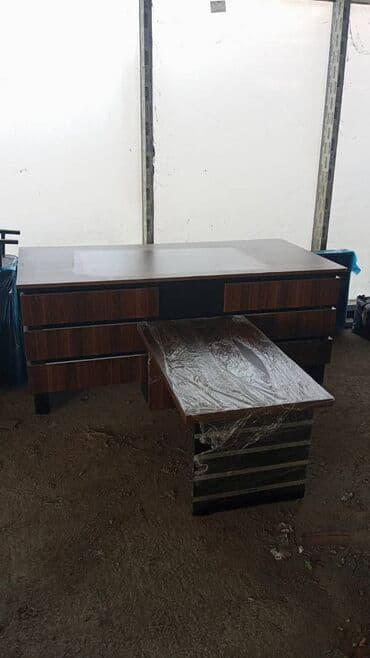 Yeni, İşçi üçün, Dördbucaq masa lalafo.az -da Yeni, İşçi üçün, Dördbucaq masa