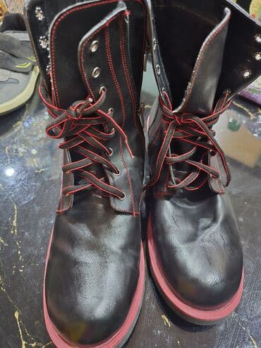 42 razmer, 1 dəfə geyinilib, çox təzə. - Qara dəri bataqon/çəkmə - lalafo.az -da 42 razmer, 1 dəfə geyinilib, çox təzə. - Qara dəri bataqon/çəkmə -