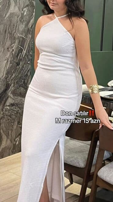 Ağ rəngli uzun don – halter tipli boğazdan asmalı kəsim, çiyinləri lalafo.az -da Ağ rəngli uzun don – halter tipli boğazdan asmalı kəsim, çiyinləri