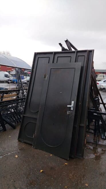 Darvaza ve tek qapi satilir.Darvaza 450azn,tek qapisi 100azn.Olcu lalafo.az -da Darvaza ve tek qapi satilir.Darvaza 450azn,tek qapisi 100azn.Olcu