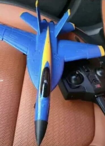 200 metrədək uçan qırıcı təyyarə. uzaqdan idarə edilən oyuncaq. dron lalafo.az -da 200 metrədək uçan qırıcı təyyarə. uzaqdan idarə edilən oyuncaq. dron