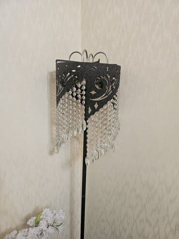 Klassik üslubda döşəmə lampası. Qara rəngli filiqran naxışlı abaşur və lalafo.az -da Klassik üslubda döşəmə lampası. Qara rəngli filiqran naxışlı abaşur və