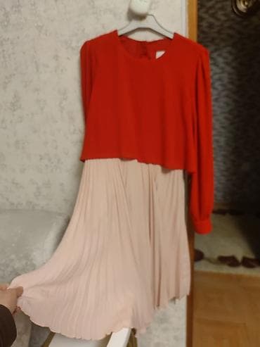 İki rəngli qadın geyimi – üst hissəsi qırmızı, ətəyi açıq pudra rəngli lalafo.az -da İki rəngli qadın geyimi – üst hissəsi qırmızı, ətəyi açıq pudra rəngli