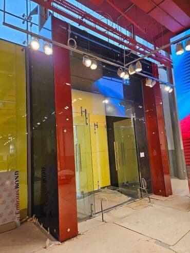 Ticarət obyektləri üçün hazır şüşə vitrin sistemi - Tam şüşə giriş lalafo.az -da Ticarət obyektləri üçün hazır şüşə vitrin sistemi - Tam şüşə giriş