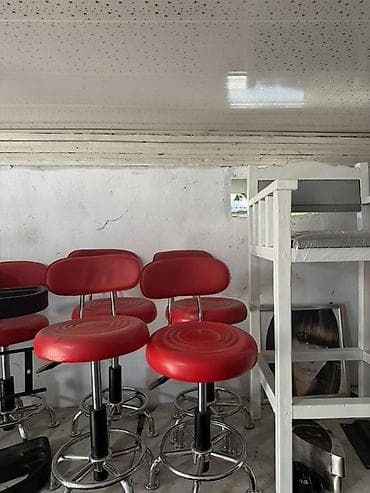 Qırmızı bar tabureləri – tənzimlənən hündürlük və bel dayağı Teze di lalafo.az -da Qırmızı bar tabureləri – tənzimlənən hündürlük və bel dayağı Teze di