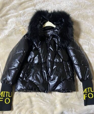 Qadınlar üçün qara şişmə qış gödəkçəsi - Parlaq qara rəng, qısa kəsim lalafo.az -da Qadınlar üçün qara şişmə qış gödəkçəsi - Parlaq qara rəng, qısa kəsim