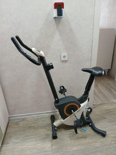 Evdə məşq üçün nəzərdə tutulmuş sabit velotrenajor. Qara və krem lalafo.az -da Evdə məşq üçün nəzərdə tutulmuş sabit velotrenajor. Qara və krem