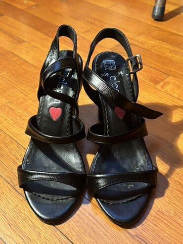 Qadın sandalı – qara, az geyinilmiş, qalın hündür dabanlı - Rəng lalafo.az -da Qadın sandalı – qara, az geyinilmiş, qalın hündür dabanlı - Rəng
