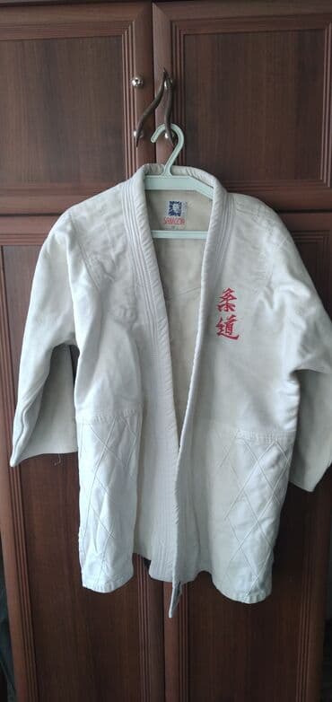Кимоно для борьбы фирмы SAMSOH.
Б/у,но в хорошем состоянии.
Размер ХL lalafo.az -da Кимоно для борьбы фирмы SAMSOH.
Б/у,но в хорошем состоянии.
Размер ХL