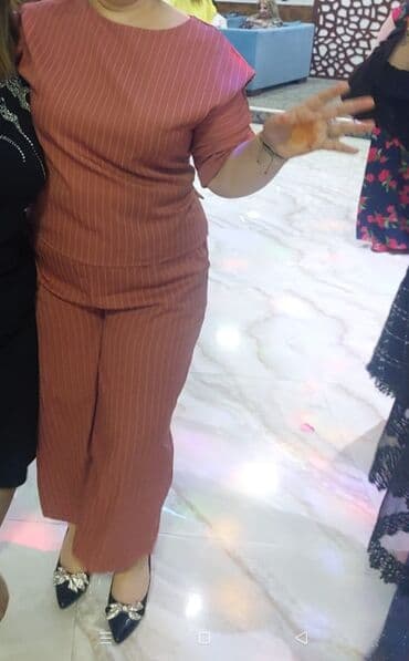 Qadın kostyum dəsti 44-50 bədənə uyğundur lalafo.az -da Qadın kostyum dəsti 44-50 bədənə uyğundur